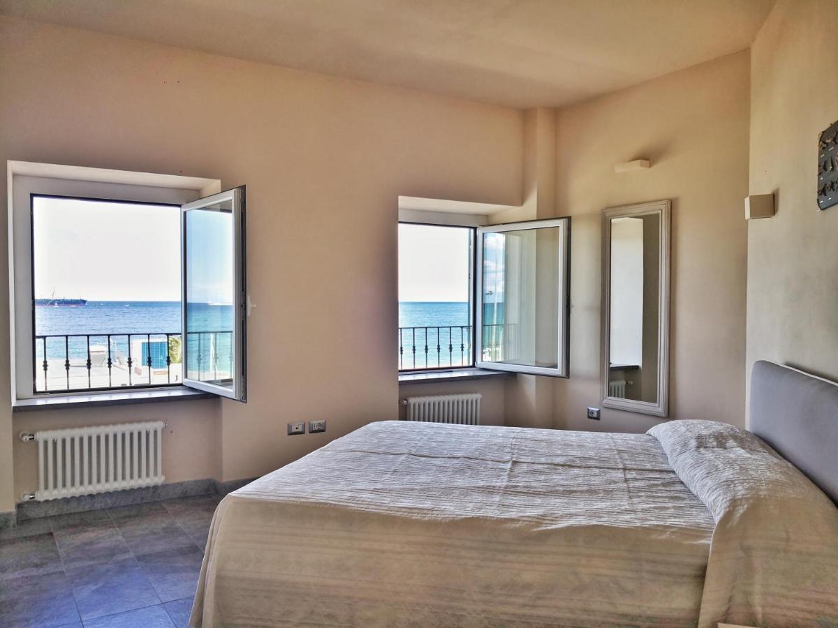 Appartamento Deluxe Con Terrazza Sul Mare 萨沃纳 外观 照片