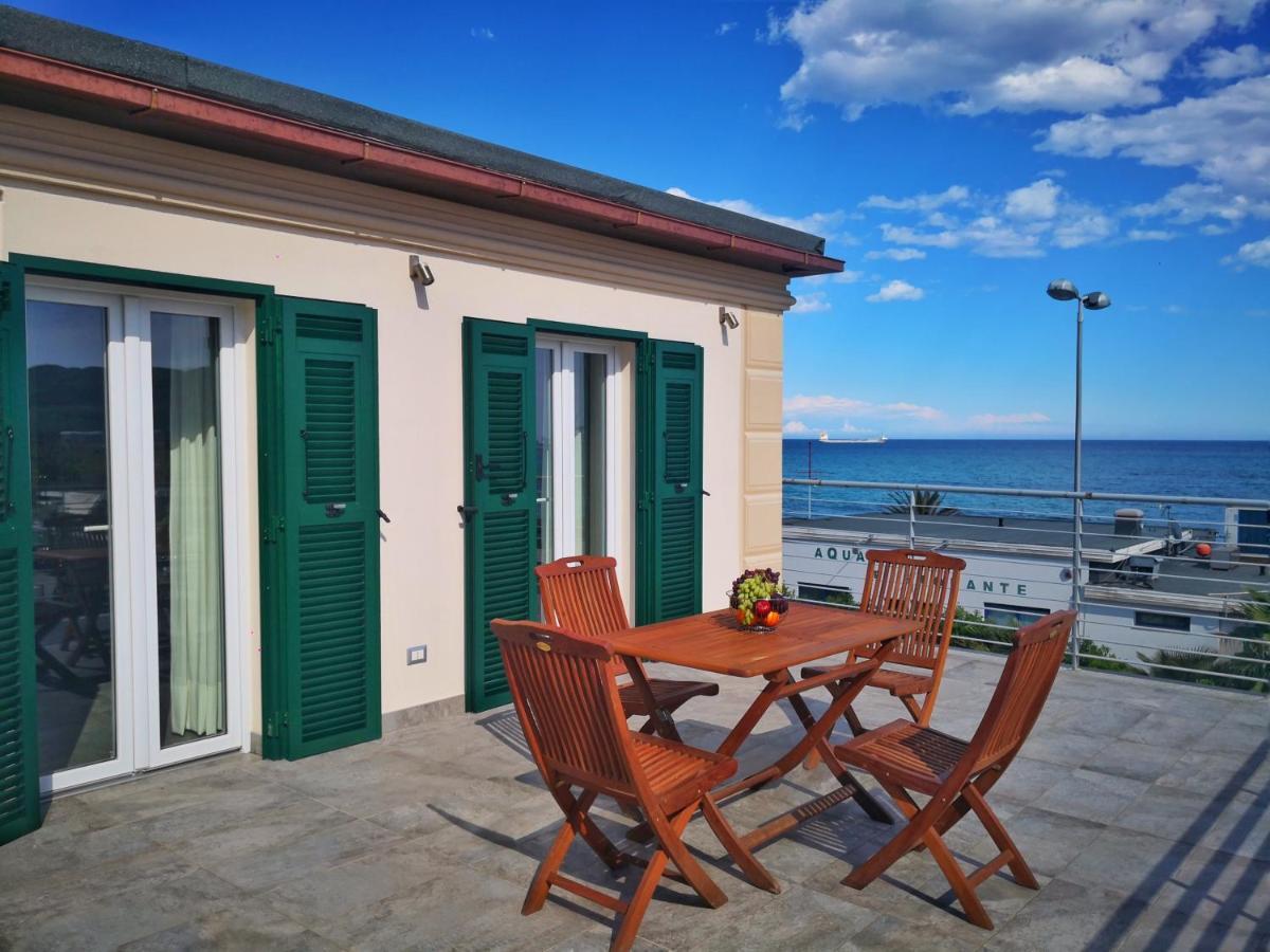 Appartamento Deluxe Con Terrazza Sul Mare 萨沃纳 外观 照片